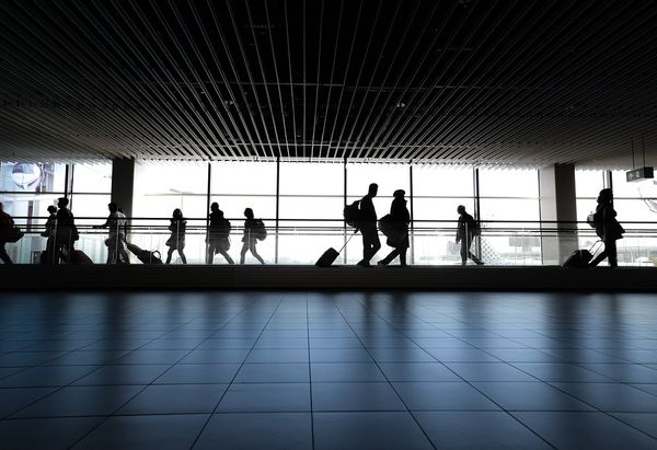 Kluczowe korzyści korzystania z usług firmowych transferów lotniskowych