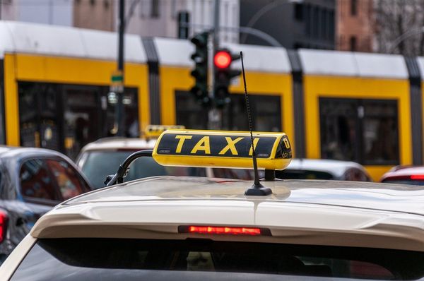 Doskonała alternatywa dla komunikacji miejskiej - taxi na lotnisko